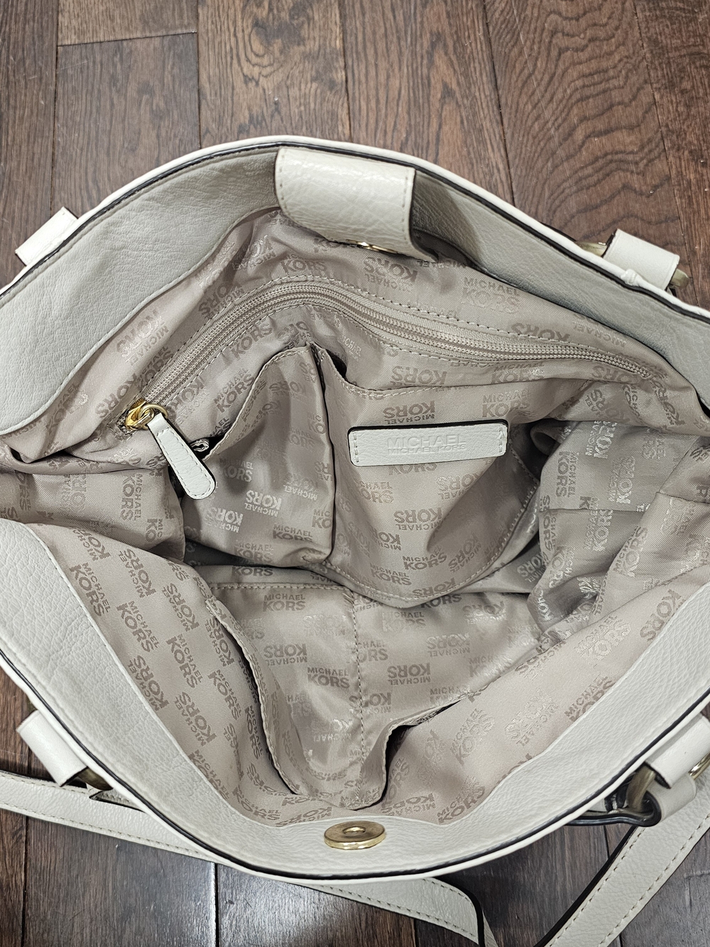 Michael Kors Astor White Pebbled Leather Crossbody Bag - Picture 9 of 14
